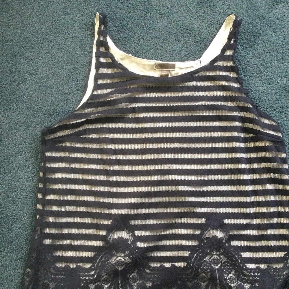 Women,s lace embellished tank top